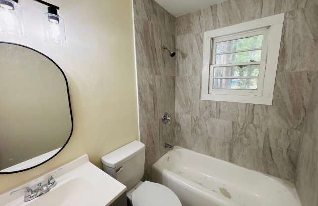 3 Bedroom Single Family House 6804 Anders Dr in Mobile, AL 36608 Gallery 4