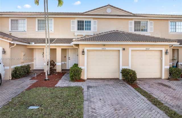 5905 Abbey Rd - 5905 Abbey Road, Tamarac, FL 33321