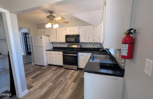 164 Port Monmouth Road unit: B photos photos