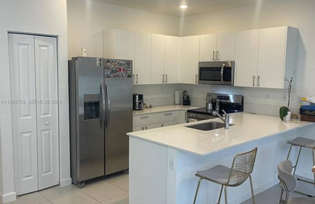 728 SE 14th Ct photos photos