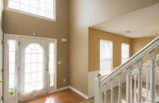 4644 Glider Circle Gallery 2