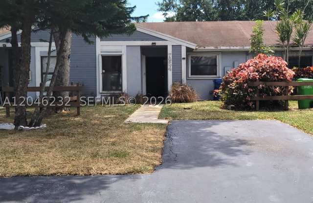 7954 NW 41st Ct Gallery 1