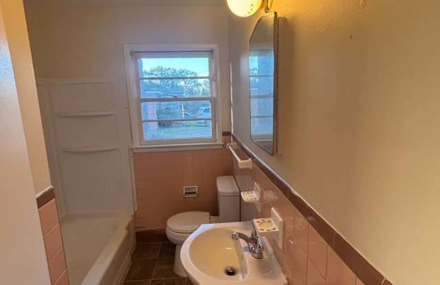 607 Durst Avenue East Gallery 3