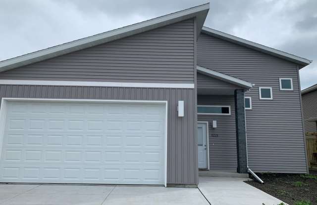 3223 39th Ave S - 3223 39th Avenue South, Moorhead, MN 56560