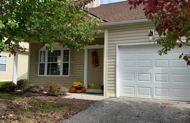 3 Bedroom, 2 Bath Townhouse End Unit with 1 Car Garage Gallery 1