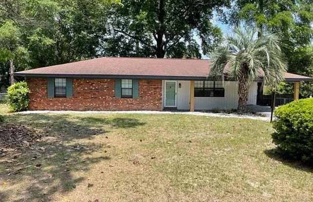 Cozy 3BR Ranch Home with Fenced Backyard in Springfield photos photos
