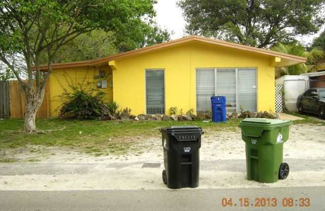 Large 4 -2 house in sw area ! Off Davie blvd photos photos