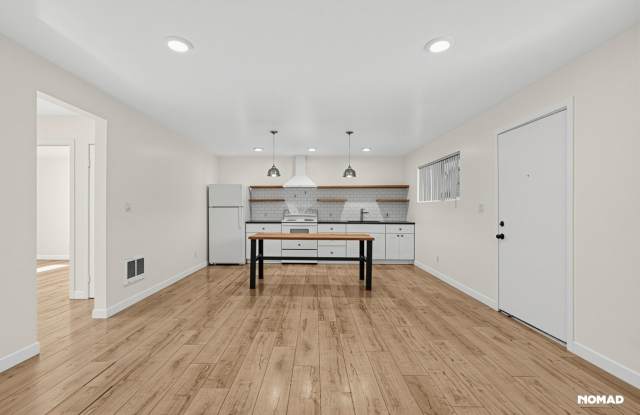 Charming 2BR Duplex in Long Beach Gallery 3