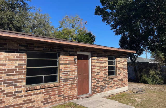 HUGE 2BR/1BA w/Gorgeous Ceiling Fans, W/D Hookups  More! NO APPLICATION FEE! photos photos