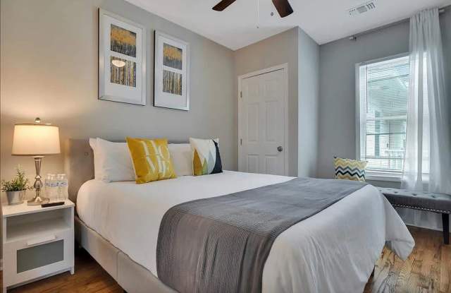Room in 4 Bedroom Home at Mayson Turner Rd NW Gallery 3