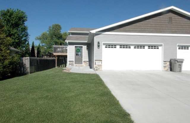 1707 North Columbia Avenue Gallery 2