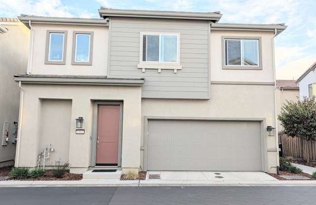 Beautifully maintained 3-bedroom, 2.5-bath, 1,784 sq ft in Sacramento Gallery 1