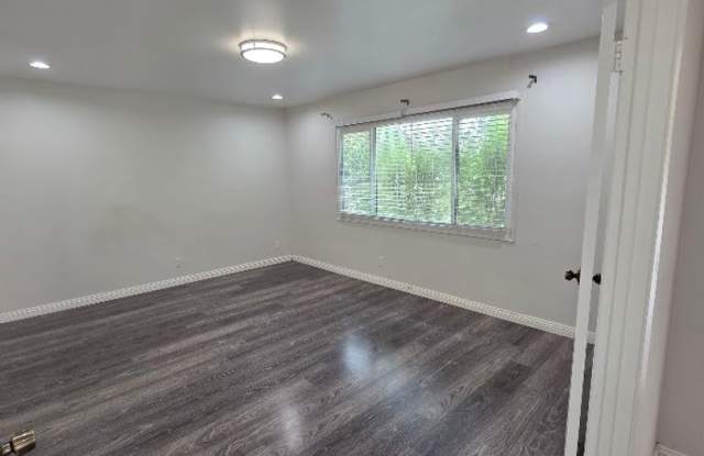 SPACIOUS 4BD/2BA WITH GARAGE, LAUNDRY AND FRONT AND BACK YARD THAT IS PET FRIENDLY!! photos photos