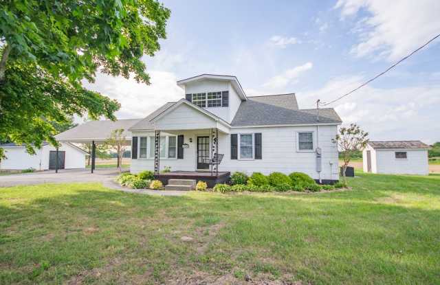 Farm House! Great Location....25 minutes from Huntsville! photos photos