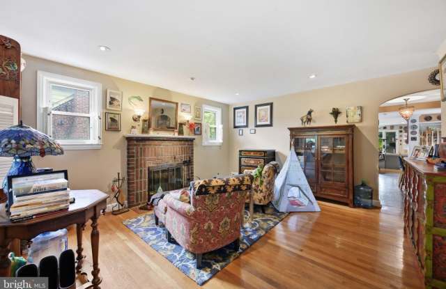 4009 TENNYSON Road Gallery 4