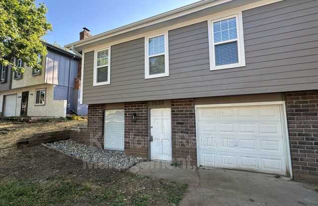 7533 Monrovia St - 7533 Monrovia Street, Lenexa, KS 66216