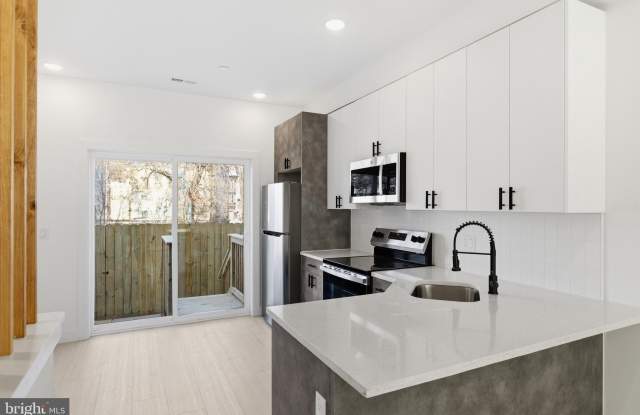 1005 W ORLEANS Street photos photos