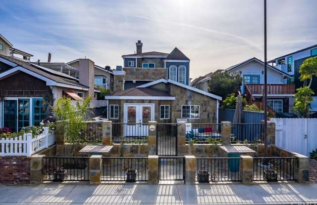 1037 West Balboa Boulevard Gallery 2
