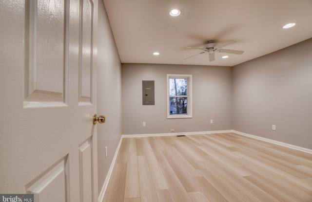 6105 DANVILLE AVENUE Gallery 3