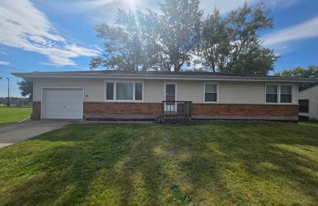 Spacious 3 bedroom 1.5 bathroom Gallery 1