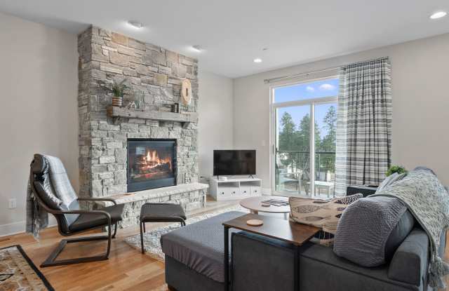 Fontana Townhome with Lake Views – Available for Monthly & Mid-Term Rentals Gallery 3