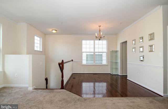 3401 EAGLE RIDGE Drive Gallery 3