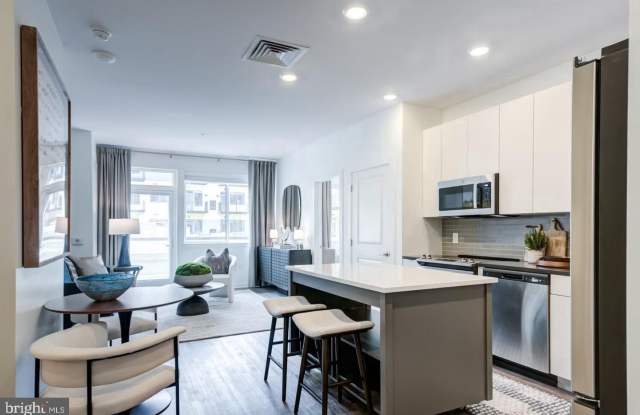 503-29 N COLUMBUS Boulevard Gallery 2