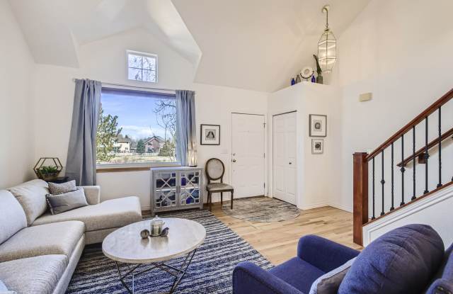 Spacious 4 BDR Longmont Home Gallery 3