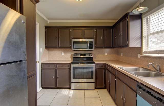5825 Skylark - 3/Bed 2/Bath - $1,595/month Gallery 3