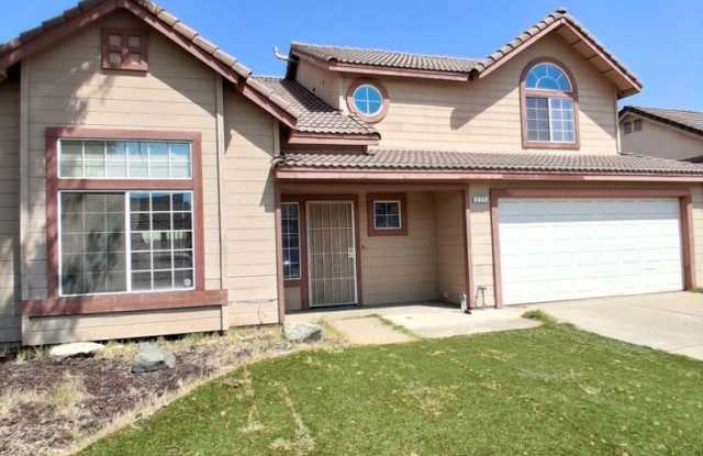 Clovis Charmer: A Two-Story Home in Clovis, CA! Gallery 1