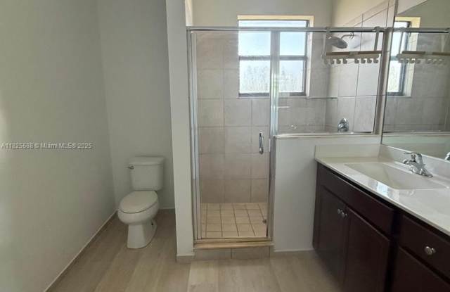 3761 SE 1st St photos photos