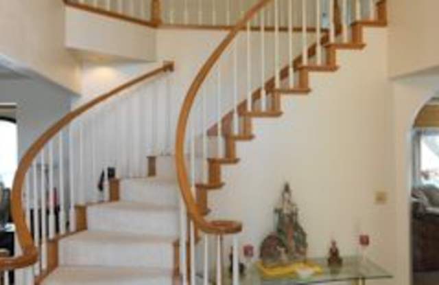 10025 Bridgepointe Ct NE Gallery 3