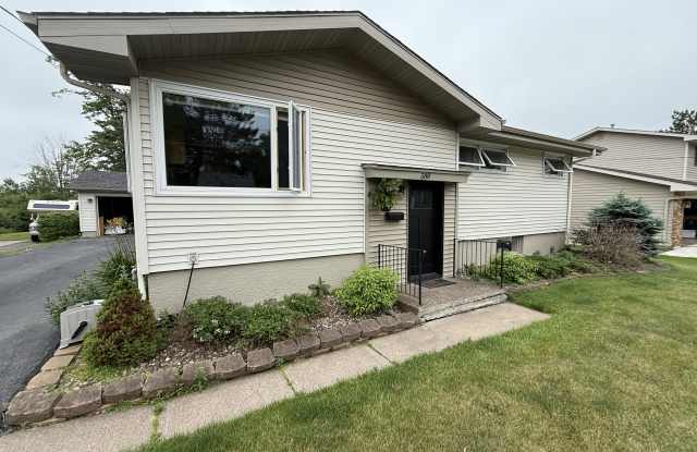 588 West Winona Street Gallery 3