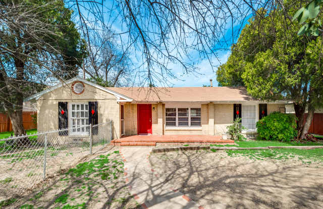 1427 Forest Ln Gallery 2