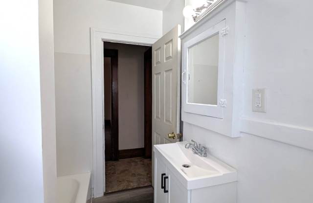 30 West Henry St - Upper Gallery 2