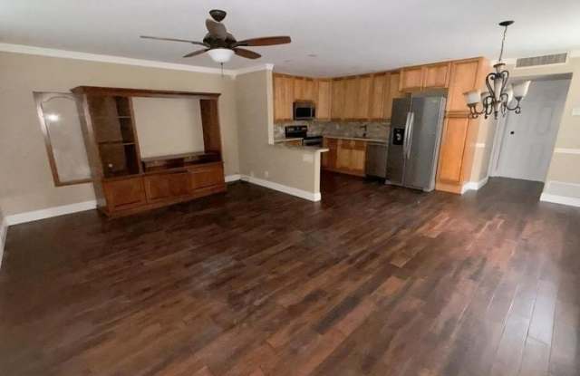 634 Saxony Lane N Gallery 4