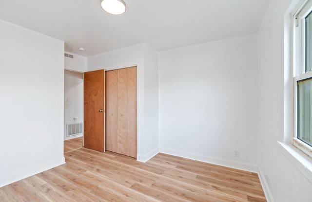 Renovated 1 Bed - 1 Bath Apartment with garage! **HALF OFF 1ST MONTH RENT!** Gallery 4