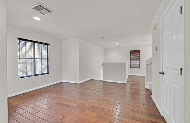 Beautiful 3 story home in a cul-de-sac and corner lot. Gallery 3