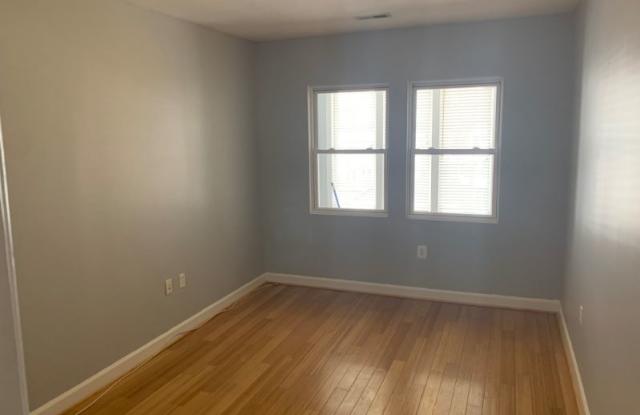 937 Randolph St NW Gallery 3