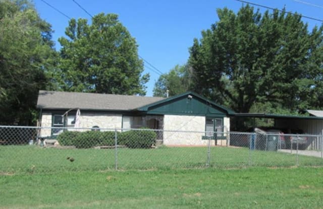 1137 Lloyd Dr - 1137 Lloyd Drive, Midwest City, OK 73130