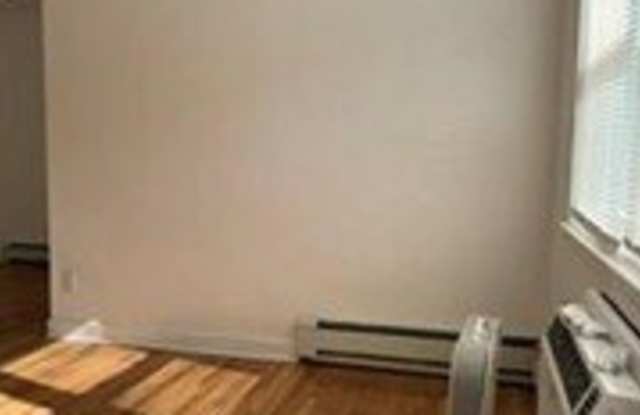 222 Garibaldi Avenue Gallery 3