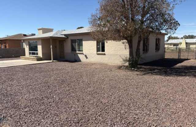 Central Tucson, close to University of Arizona and more!!! - 2002 South Kelvin Stravenue, Tucson, AZ 85713