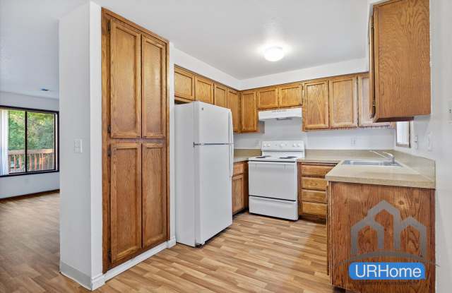 2-Bedroom Apartment in East Portland | Garage Parking | Pet-Friendly Gallery 4