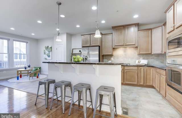 122 PARKVIEW Avenue Gallery 1