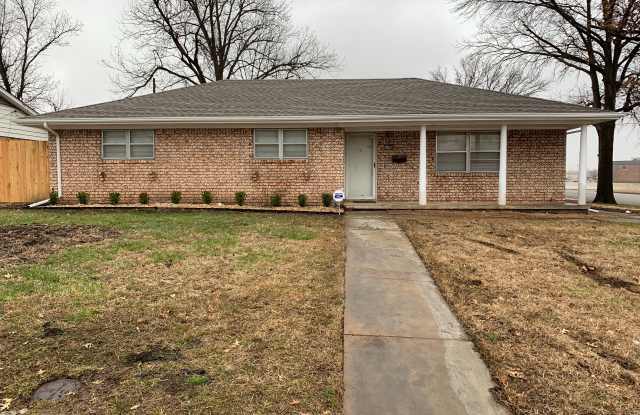 11906 E 8th St photos photos