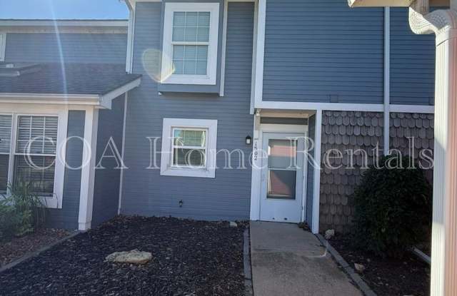 Beautiful Remodeled Town Home Gallery 1