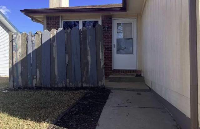 1069 South Kansas Avenue - A Gallery 3
