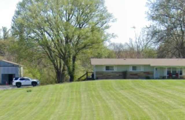 4330 N Kinser Pike Gallery 1
