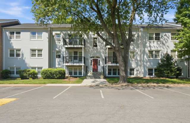 Discover stylish, low maintenance living in this beautifully updated two bedroom, one bathroom condominium ideally situated near the Vienna Metro with convenient access to I 66, Route 50, and Route 29. photos photos