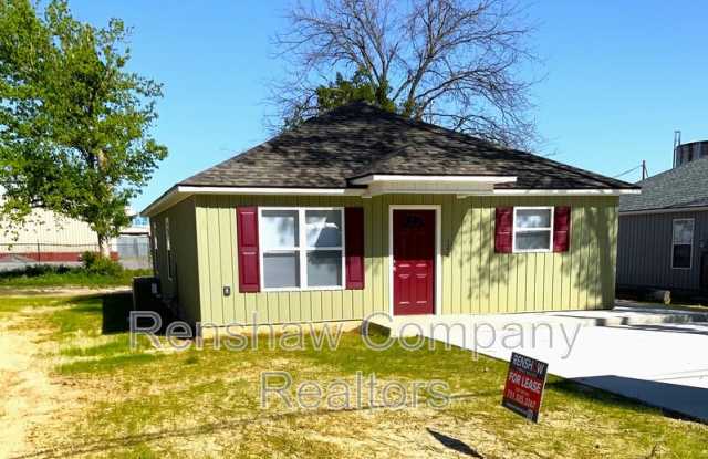 126 1st Ave - 126 1st Avenue, Dyersburg, TN 38024